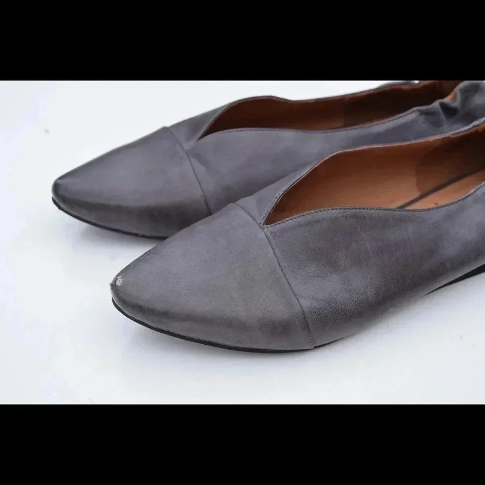 Chocolat Blue pointy toe Giza flats
